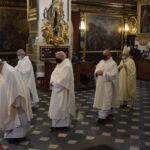 22.10.2020 Sandomierz. Modlitwa za zmarłych prałatów i kanoników kapituły w Sandomierzu / ks Wojciech Kania