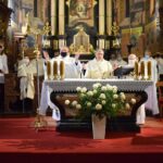 22.10.2020 Sandomierz. Modlitwa za zmarłych prałatów i kanoników kapituły w Sandomierzu. Mszy przewodniczył biskup sandomierski Krzysztof Nitkiewicz / ks Wojciech Kania