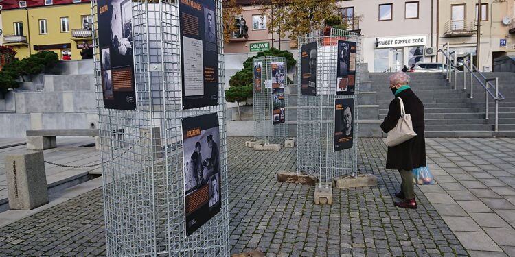 31.10.2020. Ostrowiec Świętokrzyski. Wystawa „Operacja polska” NKWD w latach 1937-1938 / Emilia Sitarska / Radio Kielce