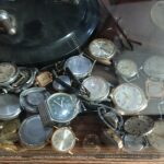 24.10.2020. Kielce. Zegarki w zakładzie Ireneusza Korczaka / Kamil Król / Radio Kielce