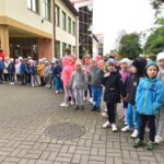 08.10.2020 Stadnicka Wola. Przedszkolaki sadzą dęby / Magdalena Galas-Klusek / Radio Kielce