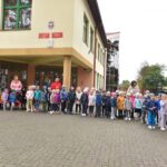 08.10.2020 Stadnicka Wola. Przedszkolaki sadzą dęby / Magdalena Galas-Klusek / Radio Kielce