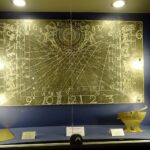 24.10.2020. Jędrzejów. Muzeum im. Przypkowskich. Na zdjęciu zegar słoneczny pionowy, wielokrotny / Ewa Pociejowska-Gawęda / Radio Kielce