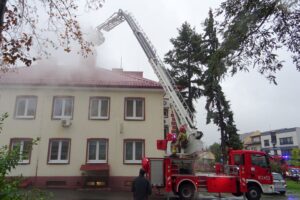 12.10.2020. Jędrzejów. Pożar w starostwie powiatowym / Ewa Pociejowska-Gawęda / Radio Kielce