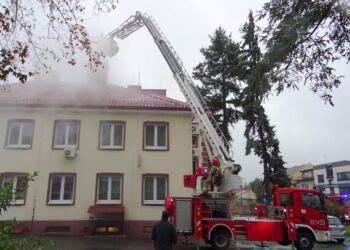 12.10.2020. Jędrzejów. Pożar w starostwie powiatowym / Ewa Pociejowska-Gawęda / Radio Kielce