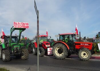 Rolnicy blokują drogę krajową nr 78. Są utrudnienia