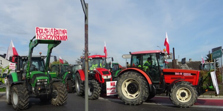 Rolnicy blokują drogę krajową nr 78. Są utrudnienia
