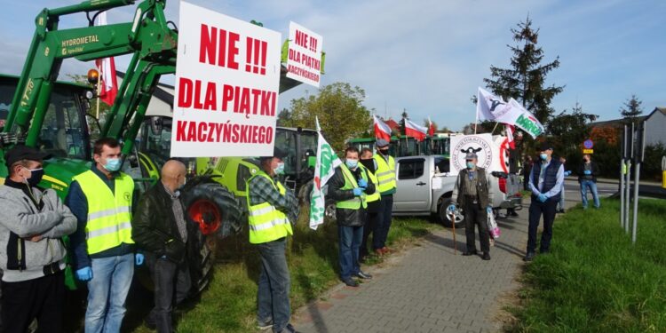 29.10.2020 Nagłowice. Protest rolników / Ewa Pociejowska-Gawęda / Radio Kielce