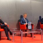 02.10.2020. Kielce. Dyskusja o  przyszłości Unii Europejskiej i pomysłach na wykorzystanie nowej perspektywy unijnego budżetu w latach 2021-2027. Na zdjęciu (od lewej): dr Bartłomiej Zapała - UJK, Marek Prawda - dyrektor przedstawicielstwa Komisji i Europejskiej w Polsce i  Bogdan Wenta - prezydent Kielc / Michał Kita / Radio Kielce