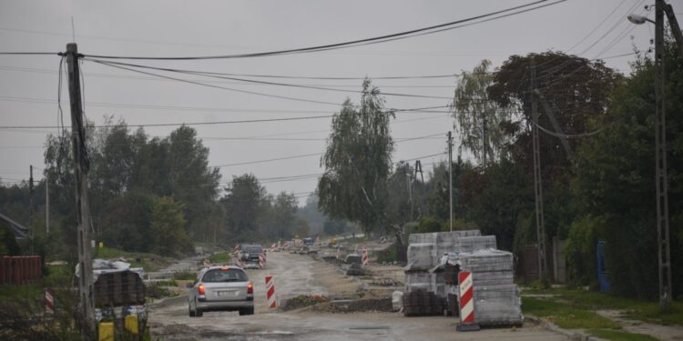 22.10.2020 Jędrzejów. Modernizacja ulicy Jasionka / Ewa Pociejowska-Gawęda / Radio Kielce