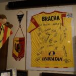 24.10.2020. Kajetanów. Kolekcja pamiątek sportowych Korony Kielce Daniela Brachy / Kamil Król / Radio Kielce