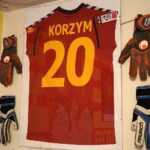 24.10.2020. Kajetanów. Kolekcja pamiątek sportowych Korony Kielce Daniela Brachy / Kamil Król / Radio Kielce