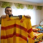 24.10.2020. Kajetanów. Kolekcja pamiątek sportowych Korony Kielce Daniela Brachy / Kamil Król / Radio Kielce