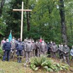 15.10.2020. Góra Witosławska. Krzyż rocznicowy ufundowany przez Nadleśnictwo Łagów / Emilia Sitarska / Radio Kielce