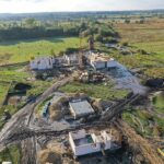 03.10.2020. Umianowice. Budowa Ośrodka Edukacji Przyrodniczej / Jarosław Kubalski / Radio Kielce