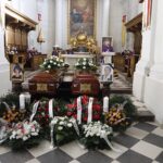 20.10.2020. Święty Krzyż. Pogrzeb Alfredy Zawieruchy-Rubak i Heleny Zawieruchy. Msza święta żałobna / Jarosław Kubalski / Radio Kielce