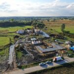 03.10.2020. Umianowice. Budowa Ośrodka Edukacji Przyrodniczej / Jarosław Kubalski / Radio Kielce