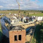 03.10.2020. Umianowice. Budowa Ośrodka Edukacji Przyrodniczej / Jarosław Kubalski / Radio Kielce