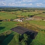 03.10.2020. Umianowice. Budowa Ośrodka Edukacji Przyrodniczej / Jarosław Kubalski / Radio Kielce