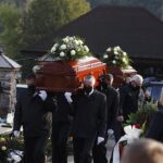 20.10.2020 Bieliny. Uroczystości pogrzebowe Alfredy Zawieruchy-Rubak / Jarosław Kubalski / Radio Kielce