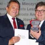 01.10.2020. Ossa. Zgromadzenie Ogólne ZPP. Na zdjęciu (od lewej): Mirosław Gębski - starosta kielecki i Tomasz Pleban - wicestarosta kielecki / powiat.kielce.pl