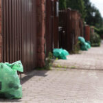 Worki ze śmieciami na dzielnicy Stadion / Wojciech Habdas / Radio Kielce