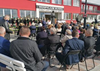 02.10.2020. Busko-Zdrój. Oddanie do użytku budynku hospicjum / Marta Gajda / Radio Kielce