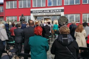 02.10.2020. Busko-Zdrój. Oddanie do użytku budynku hospicjum / Marta Gajda / Radio Kielce