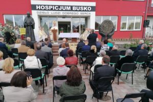 02.10.2020. Busko-Zdrój. Oddanie do użytku budynku hospicjum / Marta Gajda / Radio Kielce