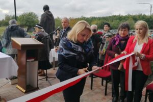 02.10.2020. Busko-Zdrój. Oddanie do użytku budynku hospicjum. Na zdjęciu: Edyta Molo – kierowniczka MGOPS w w Kazimierzy Wielkiej / Marta Gajda / Radio Kielce