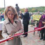 02.10.2020. Busko-Zdrój. Oddanie do użytku budynku hospicjum. Na zdjęciu: Małgorzata Kiebzak – dyrektor świętokrzyskiego oddziału NFZ / Marta Gajda / Radio Kielce