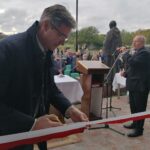 02.10.2020. Busko-Zdrój. Oddanie do użytku budynku hospicjum. Na zdjęciu: Adam Jarubas – europoseł / Marta Gajda / Radio Kielce