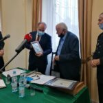 15.10.2020. Skalbmierz. Nadzwyczajna sesja rady miasta. Na zdjęciu (od lewej): Kamil Włosowicz - zastępca burmistrza Skalbmierza, Leszek Śmiech – przewodniczący rady miejskiej w Skalbmierzu, Stanisław Romanowski, Marek Gala – OSP Skalbmierz / Marta Gajda / Radio Kielce