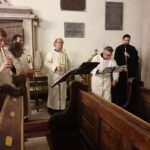 17.10.2020. Wiślica. Ostatni koncert z cyklu koncertów w dawnych stolicach księstw piastowskich w Wiślicy w kolegiacie Narodzenia Najświętszej Marii Panny. Wykonanie Schola Gregoriana Silesiensis / Marta Gajda / Radio Kielce