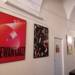 30.10.2020 Pińczów. Zaduszki jazzowe. Wystawa w PSCK w ramach 2. Międzynarodowego Konkursu Plakatu „We want jazz” / Marta Gajda / Radio Kielce