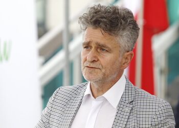 26.06.2020. Kielce. Konferencja przed siedzibą Wojewódzkiego Funduszu Ochrony Środowiska i Gospodarki Wodnej. Na zdjęciu: Krzysztof Słoń - senator PiS / Jarosław Kubalski / Radio Kielce