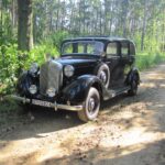 Końskie. Kolekcja zabytkowych samochodów Adama Kwiela. Na zdjęciu: 1938 Mercedes Pullman na planach filmowych / archiwum Adam Kwiel