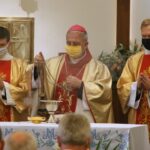 13.10.2020. Kielce. Inauguracja nowego roku akademickiego w WSD. Na zdjęciu (w środku): ks. bp Jan Piotrowski - ordynariusz diecezji kieleckiej / Piotr Kozłowski