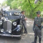 Końskie. Kolekcja zabytkowych samochodów Adama Kwiela. Na zdjęciu: 1938 Mercedes Pullman na planach filmowych / archiwum Adam Kwiel