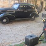 Końskie. Kolekcja zabytkowych samochodów Adama Kwiela. Na zdjęciu: 1938 Chevrolet de luxe na planach filmowych / archiwum Adam Kwiel