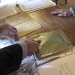 09.10.2020 Sandomierz. Przekazanie pamiątek po literatach do muzeum w Sandomierzu / Grażyna Szlęzak-Wójcik / Radio Kielce