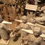 16.10.2020. Trześnia. Jan Puk został laureatem tegorocznej edycji nagrody "Gwiozda Łowicka". Rzeźby artysty / Grażyna-Szlęzak-Wójcik / Radio Kielce