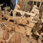 16.10.2020. Trześnia. Jan Puk został laureatem tegorocznej edycji nagrody "Gwiozda Łowicka". Rzeźby artysty / Grażyna-Szlęzak-Wójcik / Radio Kielce