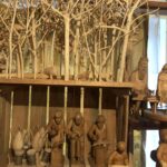 16.10.2020. Trześnia. Jan Puk został laureatem tegorocznej edycji nagrody "Gwiozda Łowicka". Rzeźby artysty / Grażyna-Szlęzak-Wójcik / Radio Kielce