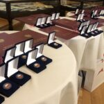 13.10.2020. Sandomierz. 50 ratowników medycznych zostało wyróżnionych honorowymi odznakami przez wojewodę świętokrzyskiego / Grażyna-Szlęzak-Wójcik / Radio Kielce