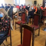 13.10.2020. Sandomierz. 50 ratowników medycznych zostało wyróżnionych honorowymi odznakami przez wojewodę świętokrzyskiego / Grażyna-Szlęzak-Wójcik / Radio Kielce