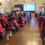 13.10.2020. Sandomierz. 50 ratowników medycznych zostało wyróżnionych honorowymi odznakami przez wojewodę świętokrzyskiego / Grażyna-Szlęzak-Wójcik / Radio Kielce