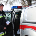 Akcja rozdawania czujników czadu przez strażaków z Pińczowa / Marta Gajda / Radio Kielce