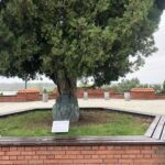 17.10.2020. Sandomierz. Popiersie Jana Kochanowskiego na dziedzińcu zamku królewskiego / Grażyna-Szlęzak-Wójcik / Radio Kielce