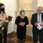 22.10.2020 Sandomierz. Wręczenie nagród Bonum Publicum. Na zdjęciu (od lewej): Kinga Kędziora-Palińska Muzeum Okręgowe  w  Sandomierzu, Bożena Ewa Wódz - laureatka nagrody Bonum Publicum, prof. Stanisław Adamczak - przewodniczący komisji konkursowej / Grażyna Szlęzak-Wójcik / Radio Kielce